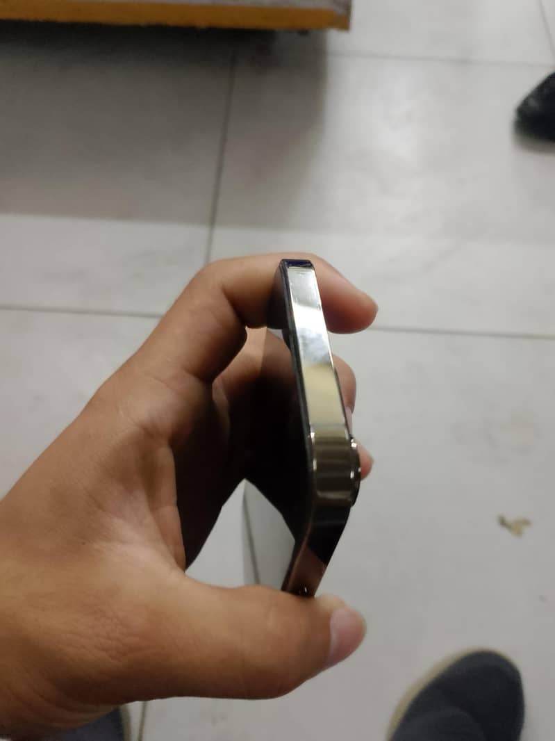Apple iPhone 13 Pro 1