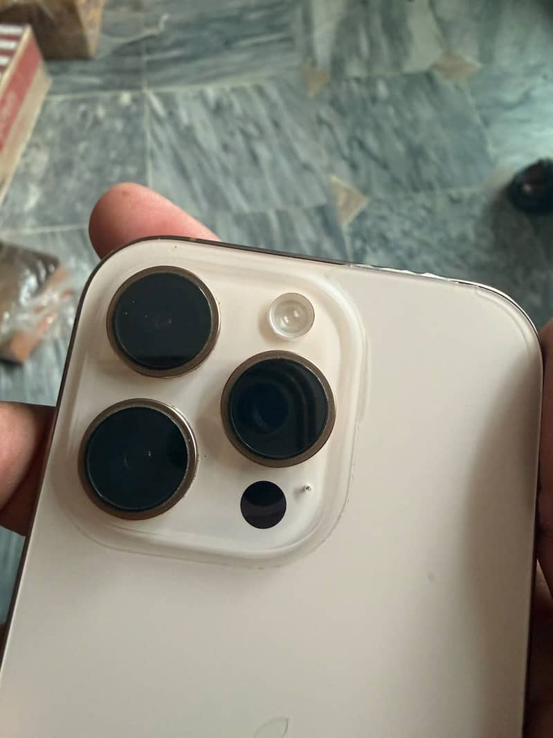 Apple iPhone 16 Pro 4