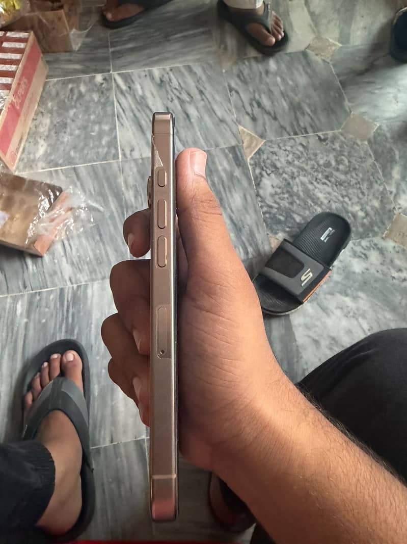 Apple iPhone 16 Pro 5