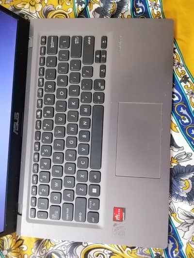 Asus vivo book Ryzen 3