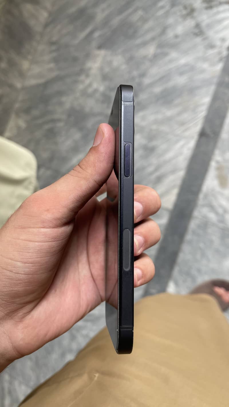 Apple iPhone 12 3