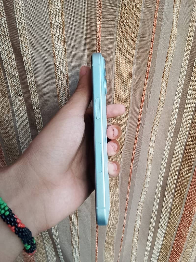 Apple iPhone 15 4