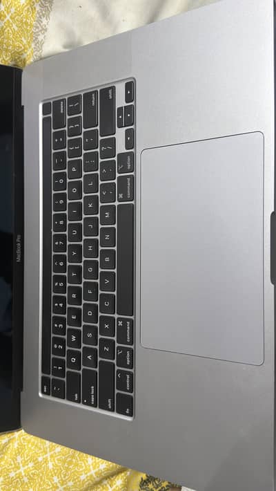 Macbook Pro i9 | 32gb | 1tb | 8gb AMD