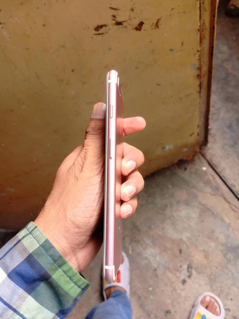 Apple iPhone 7 Plus 2