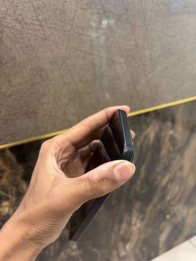 Apple iPhone 16