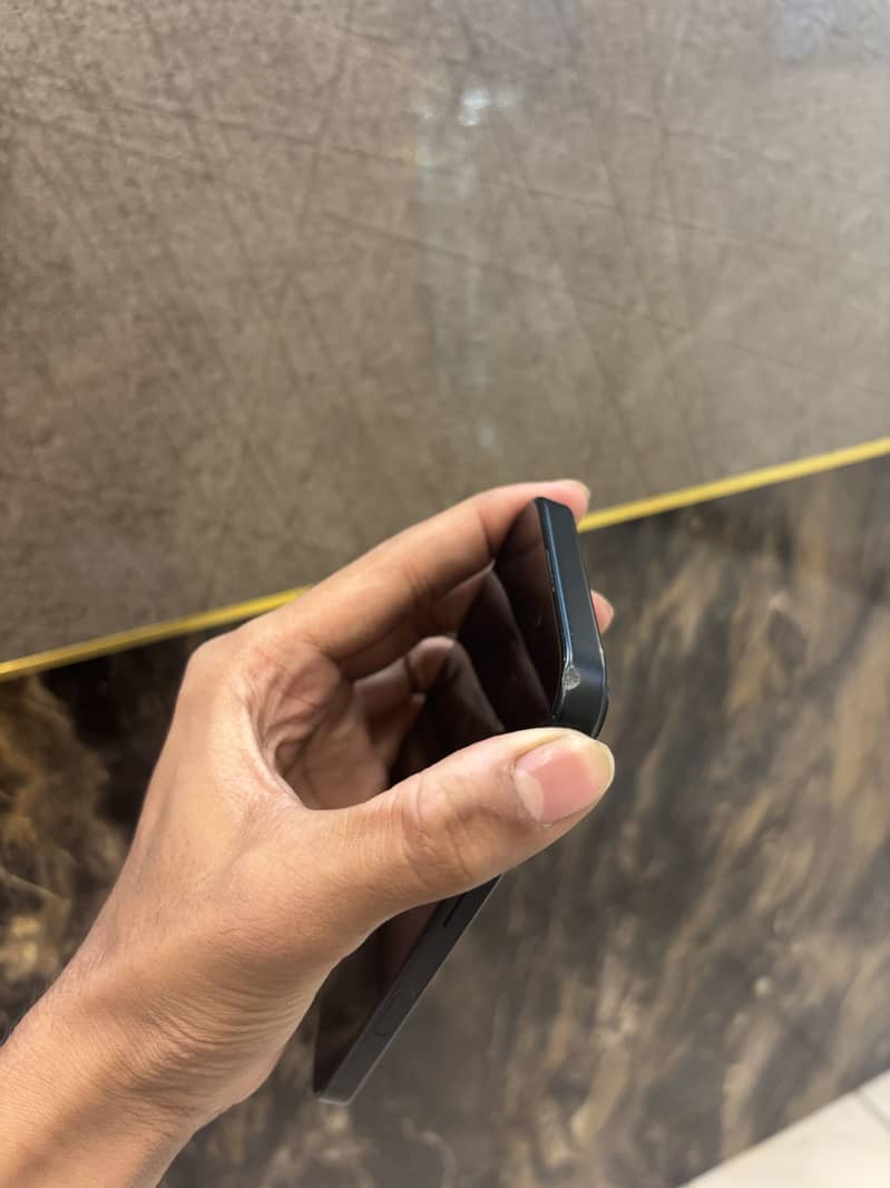 Apple iPhone 16 0
