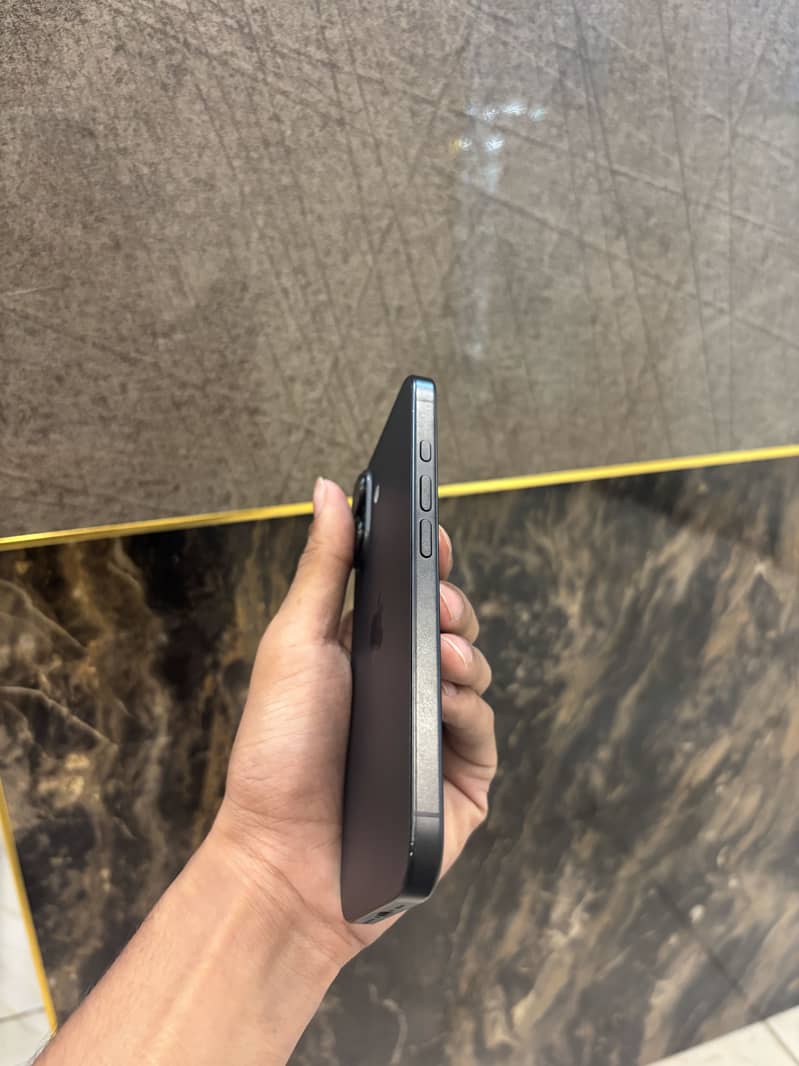 Apple iPhone 16 2