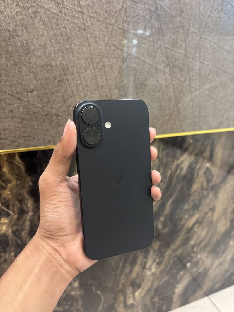 Apple iPhone 16 4