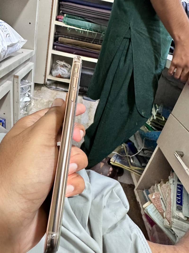 Apple iPhone XS Max 0