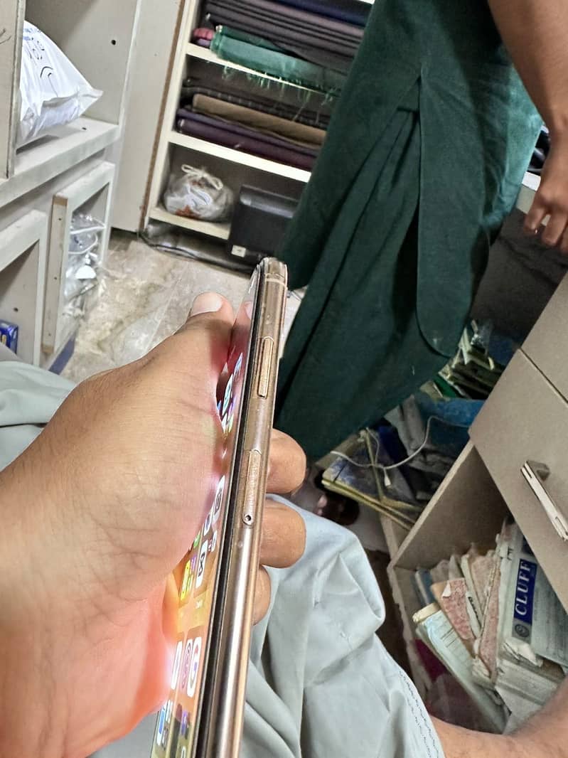Apple iPhone XS Max 2