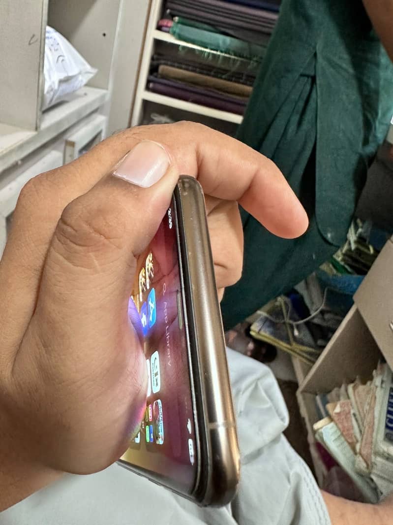 Apple iPhone XS Max 3