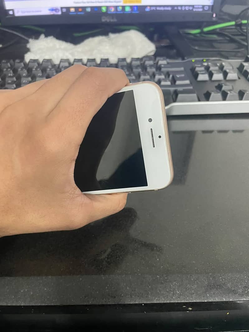 Apple iPhone 8 1