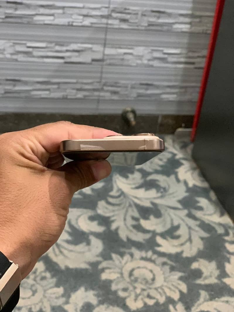 Apple iPhone 16 Pro 5