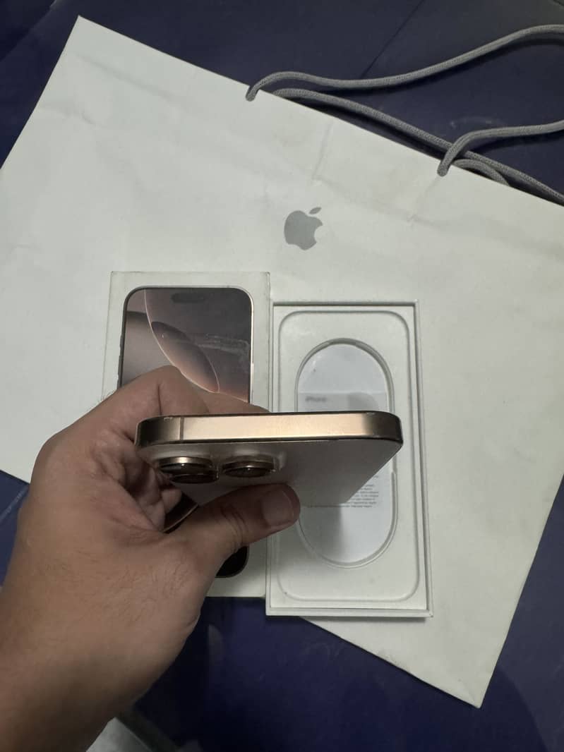 Apple iPhone 16 Pro Max 2