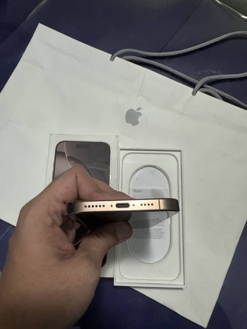Apple iPhone 16 Pro Max 4