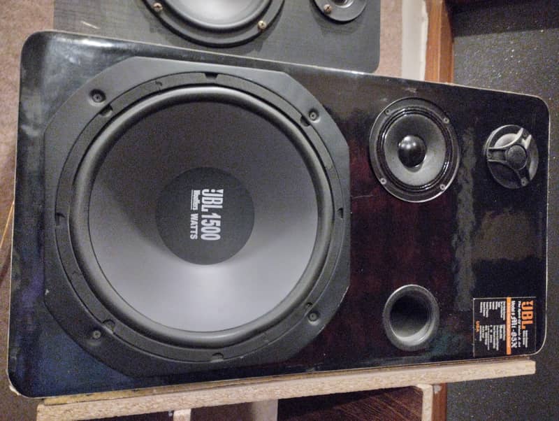 JBL SPEAKERS 0