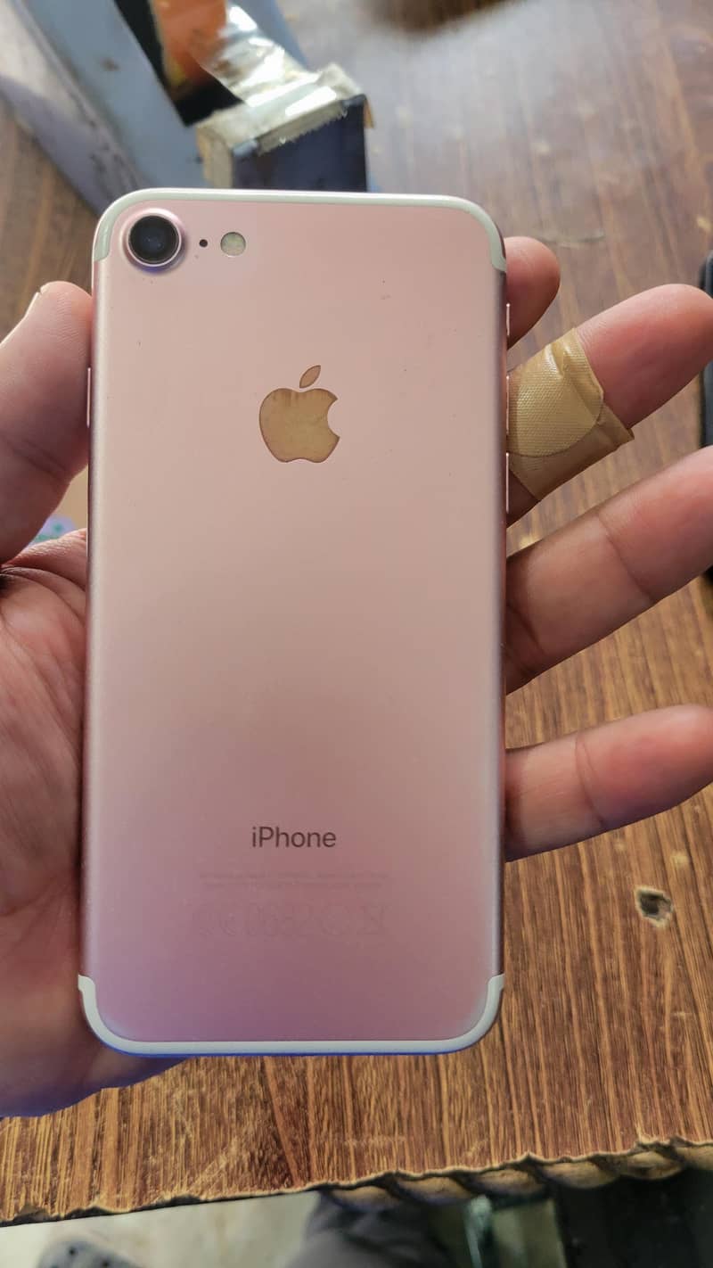 Apple iPhone 7 1