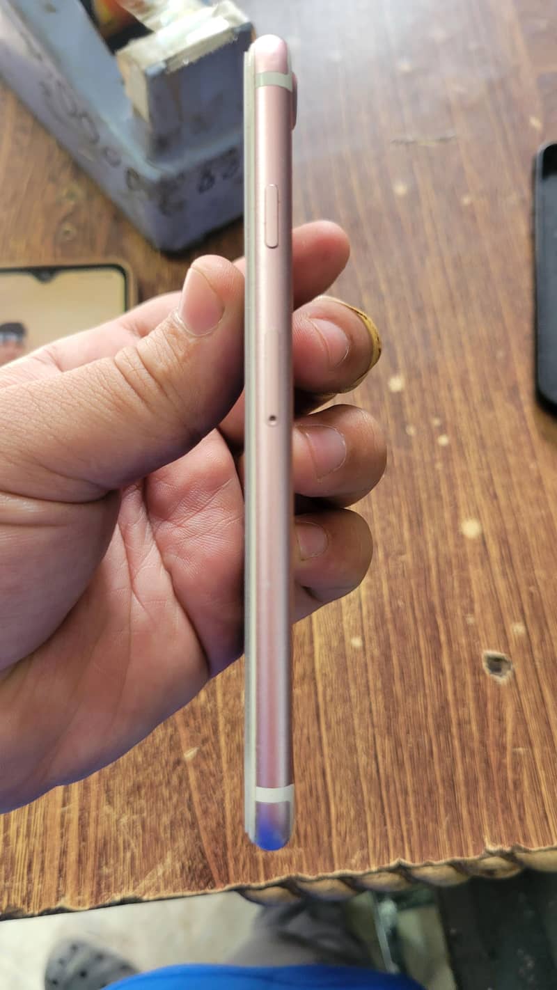 Apple iPhone 7 2