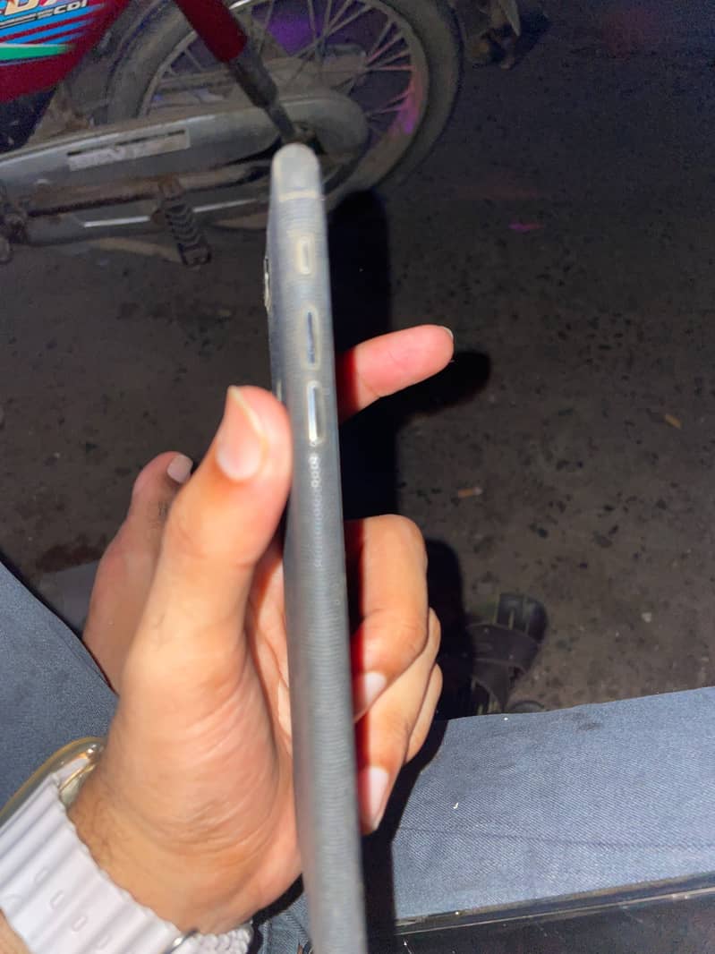 Apple iPhone 7 Plus 4