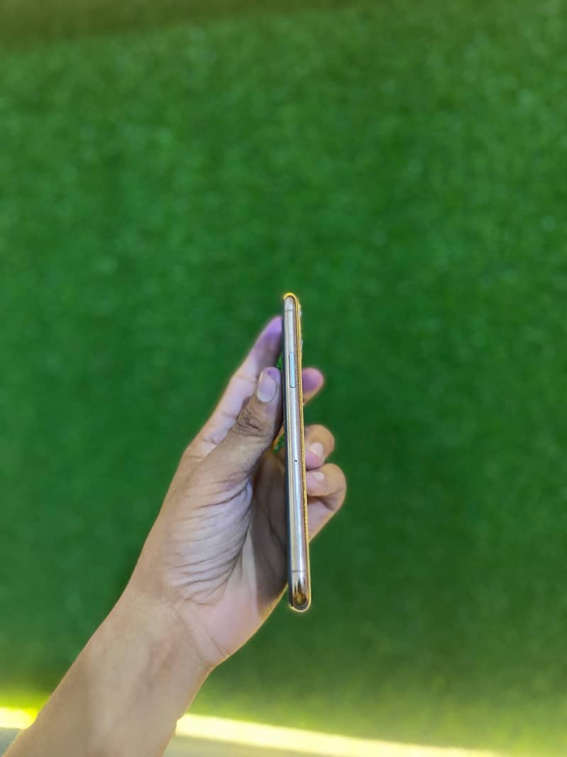 Apple iPhone 11 Pro 1