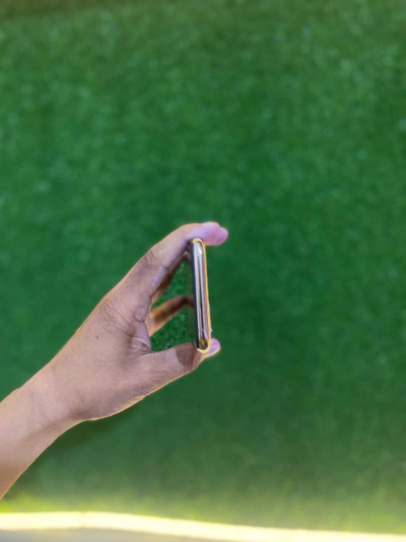 Apple iPhone 11 Pro 2