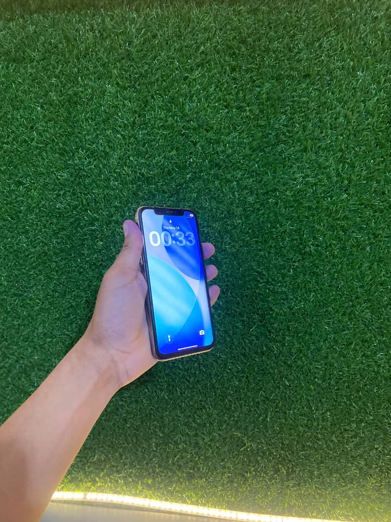 Apple iPhone 11 Pro 4