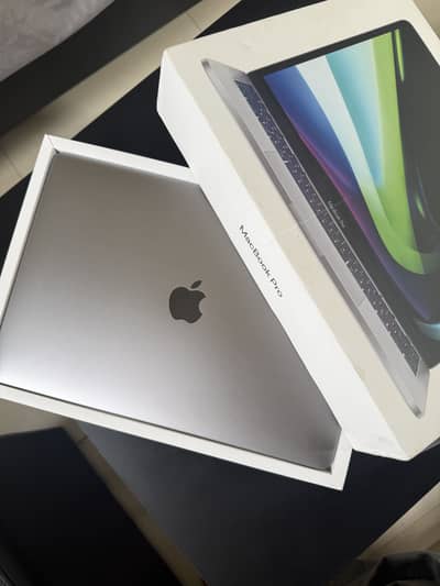 Macbook pro m1 8/256 10/10 condition complete accessories with box