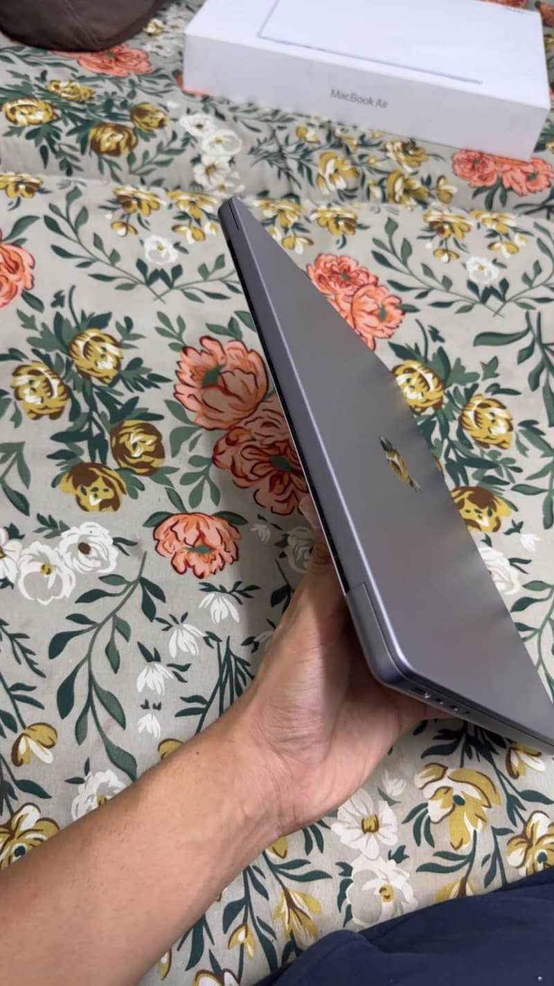 MacBook pro M3 7