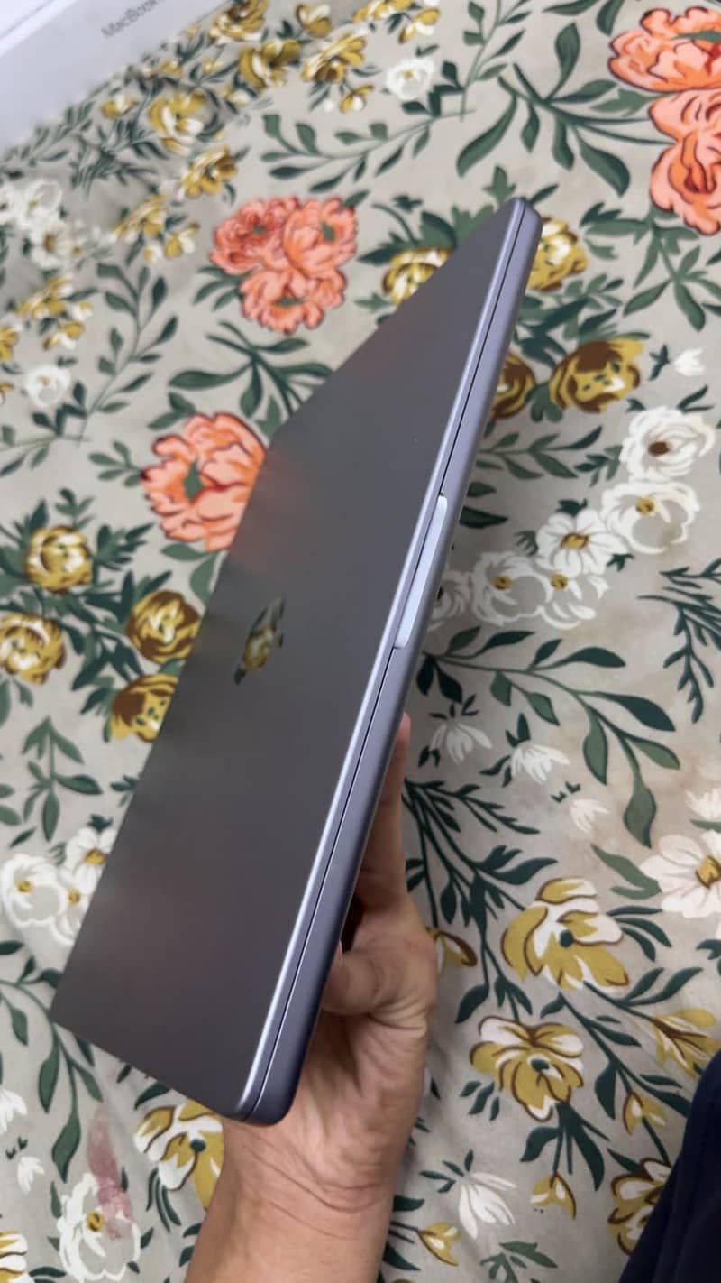 MacBook pro M3 8