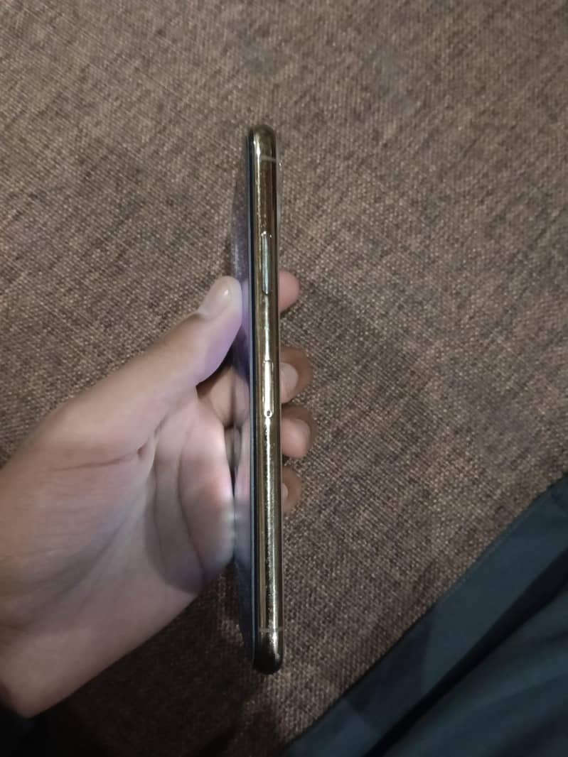 Apple iPhone 11 Pro Max 1