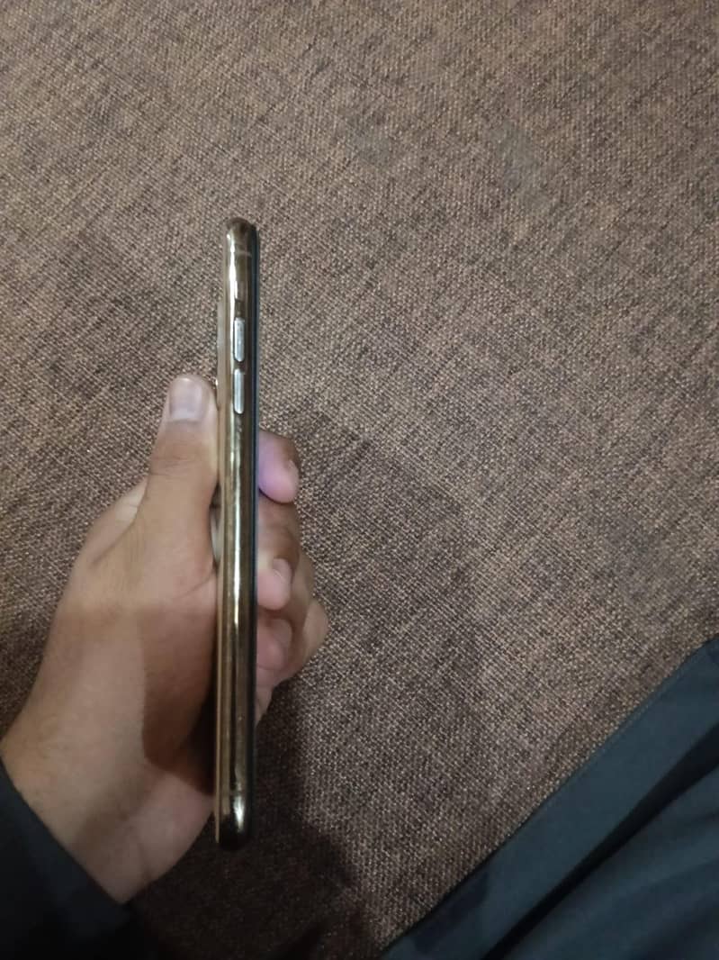 Apple iPhone 11 Pro Max 2