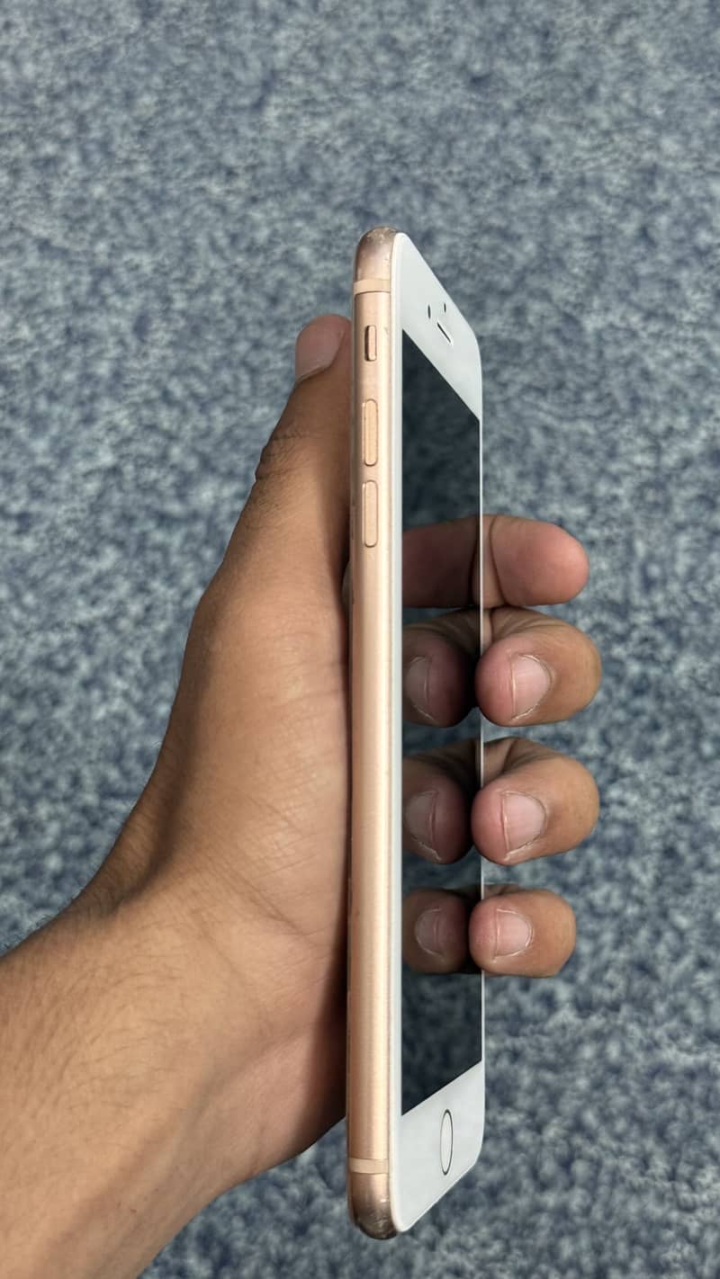 Apple iPhone 8 Plus 3