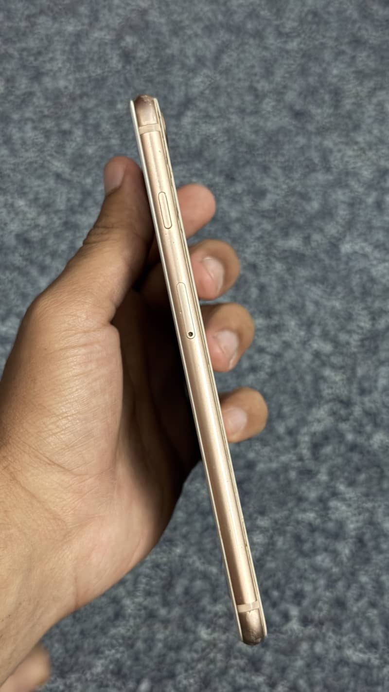 Apple iPhone 8 Plus 4