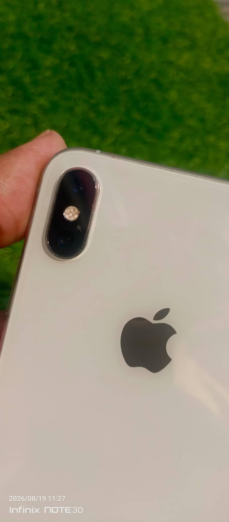 Apple iPhone XS Max 3