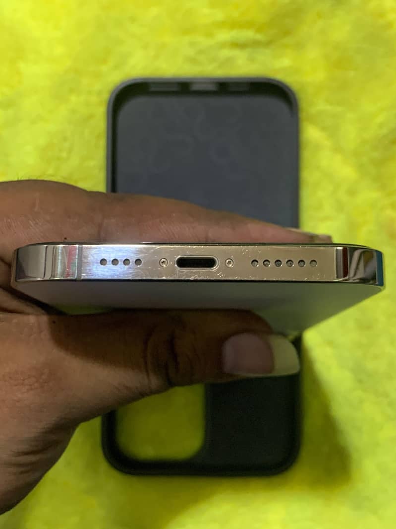 Apple iPhone 13 Pro Max 2
