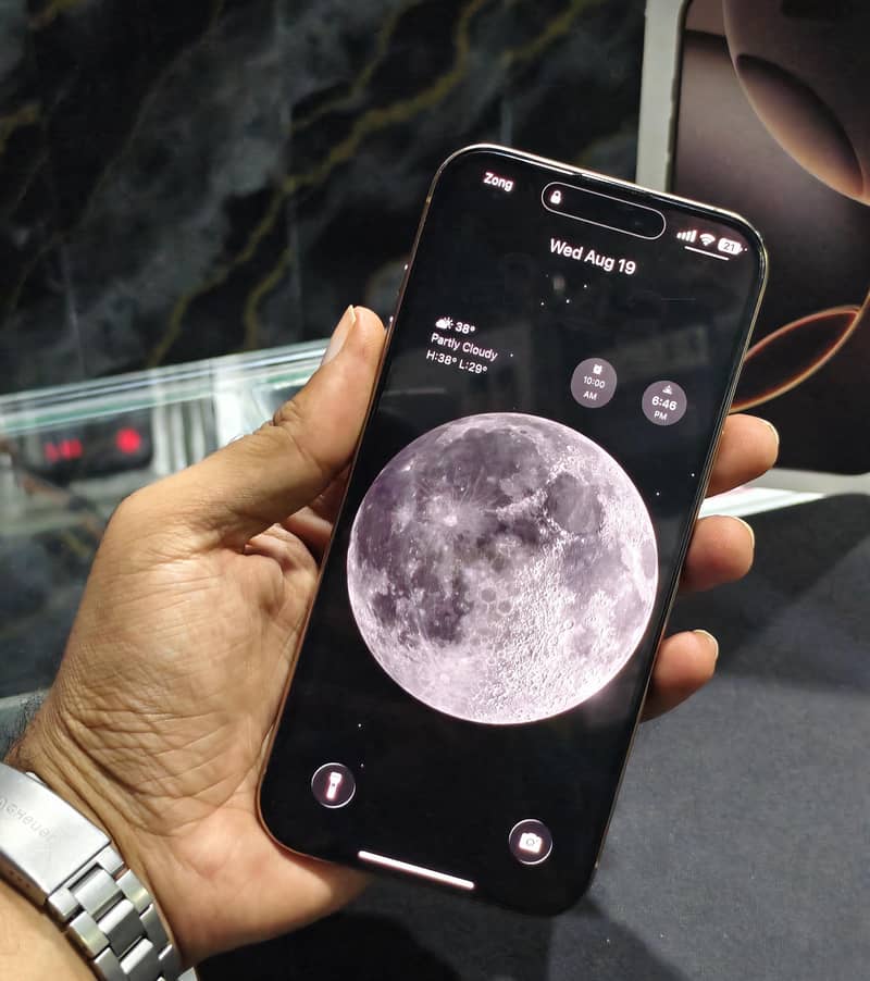 Apple iPhone 16 Pro Max 0