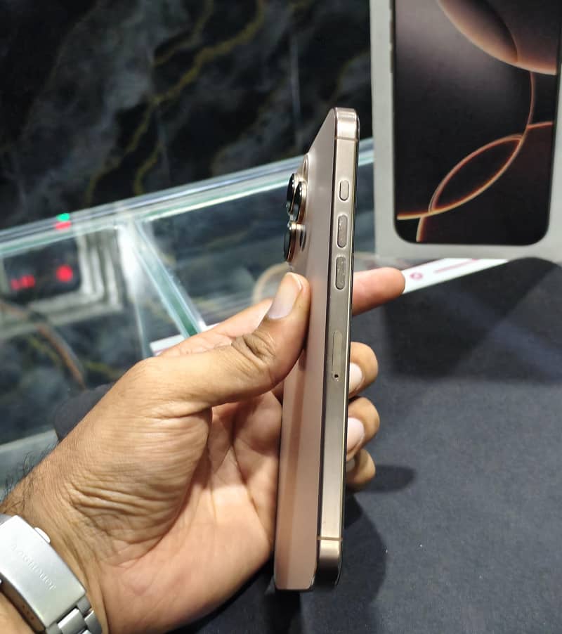 Apple iPhone 16 Pro Max 5