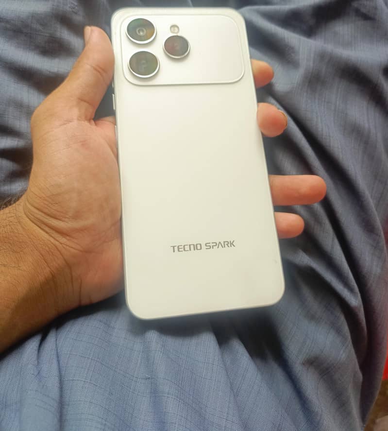 Tecno Spark 40 0