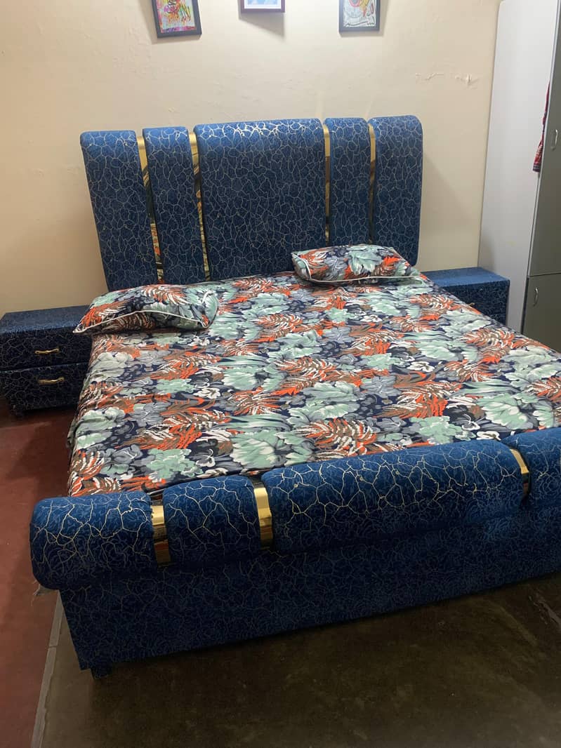 bed, dressing, side tables 1