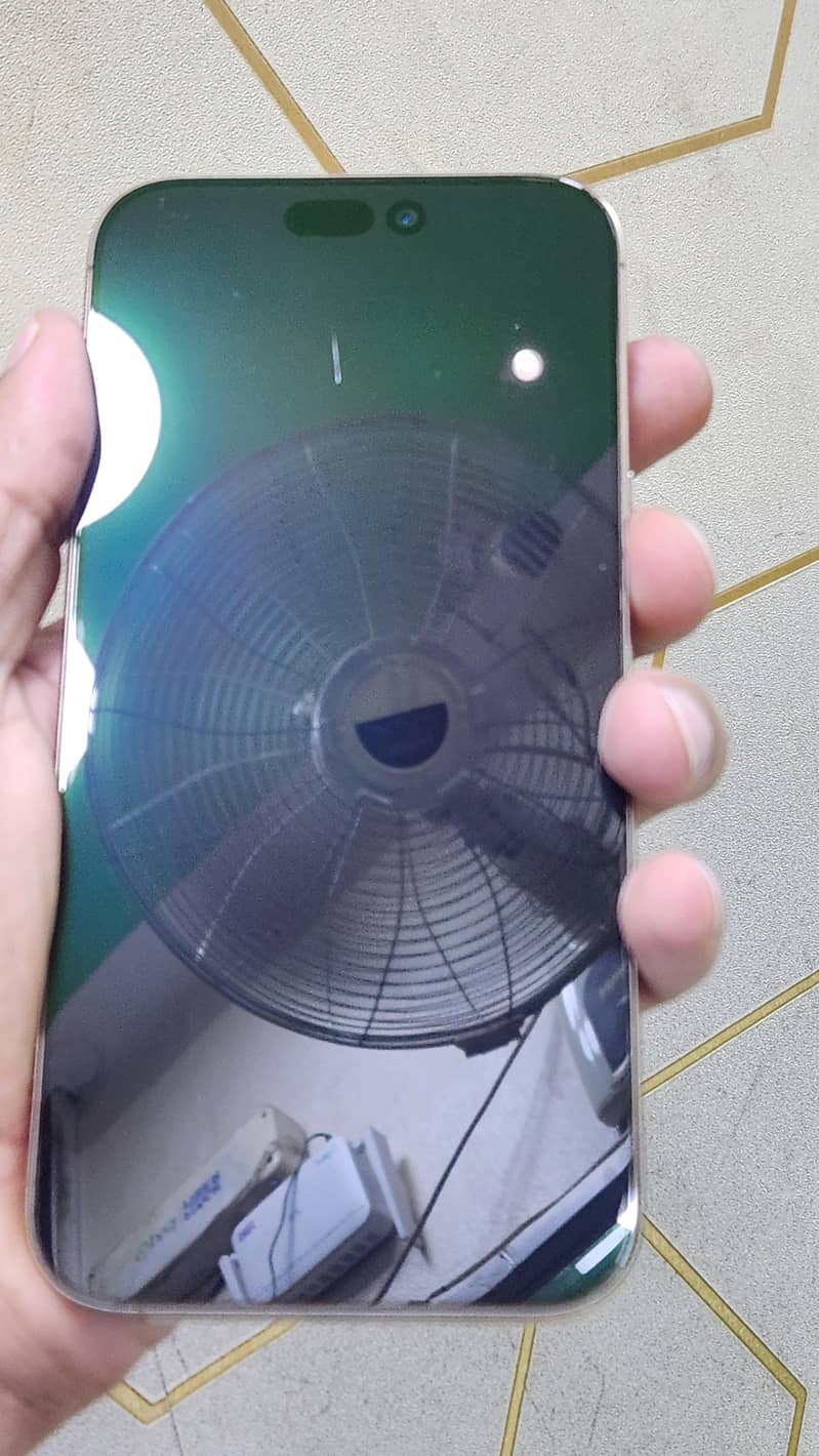 Apple iPhone 16 Pro Max 4