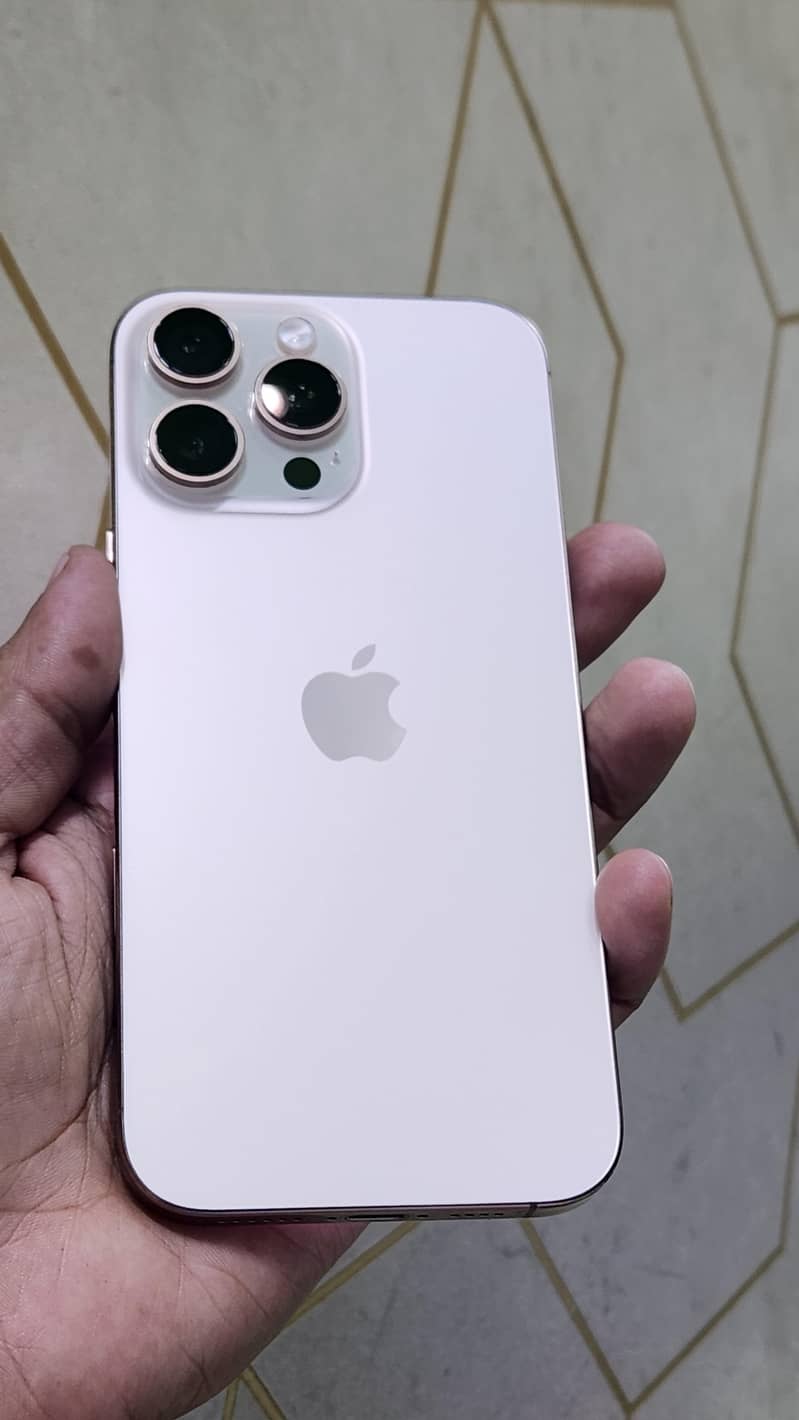 Apple iPhone 16 Pro Max 5