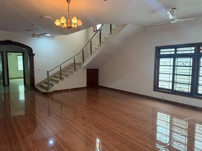 DEFENCE 500 YARDS BEAUTIFUL BUNGALOW FOR RENT
