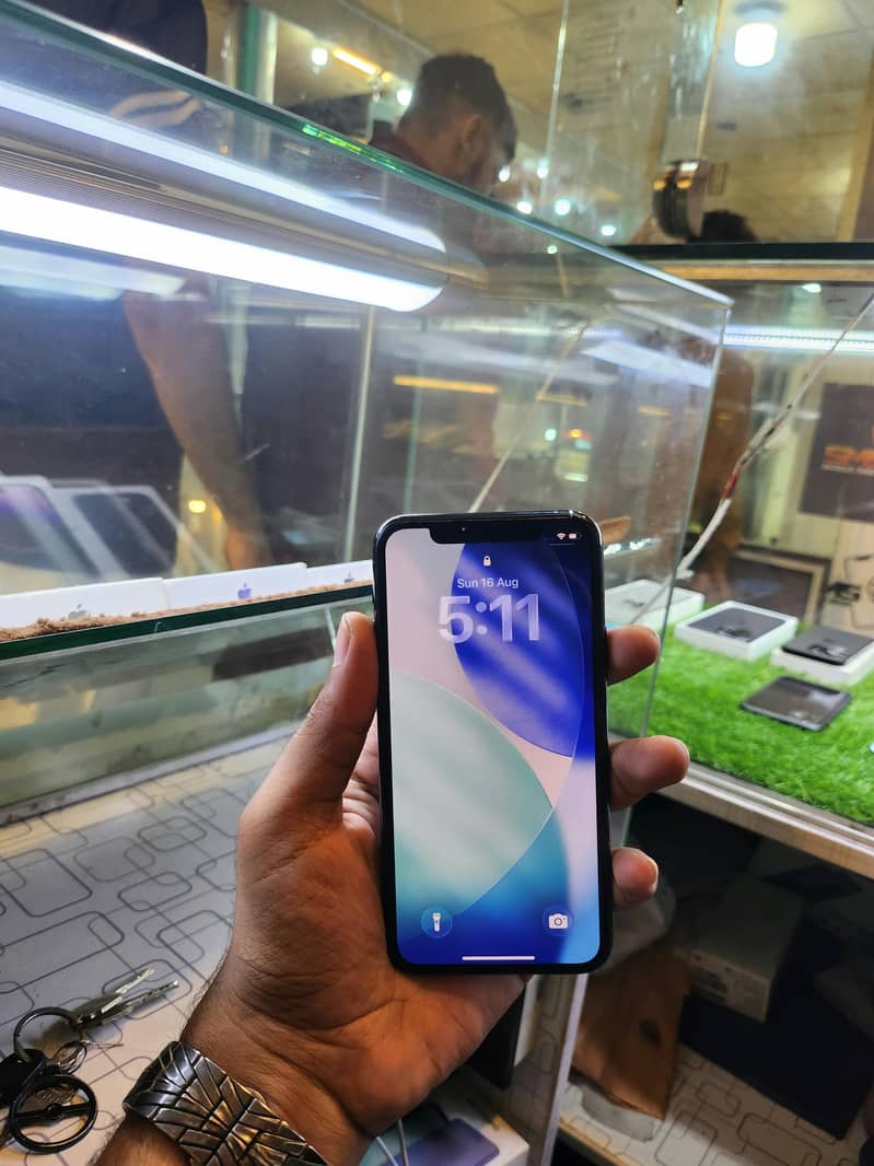 Apple iPhone 11 Pro 1