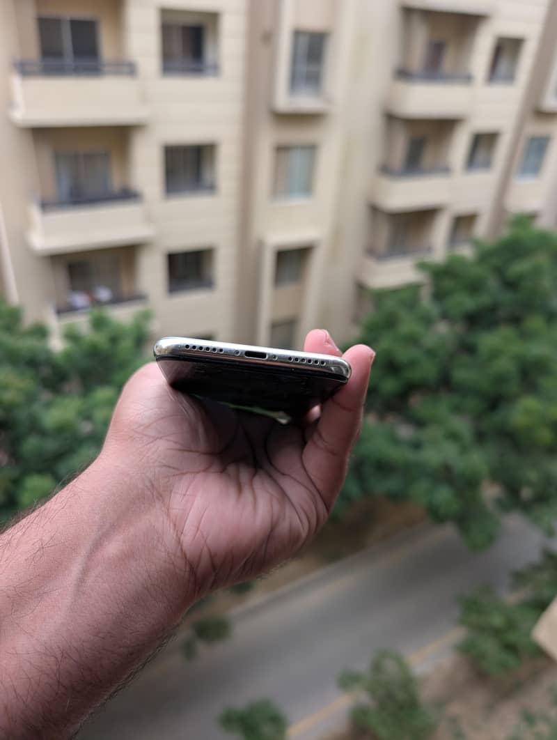Apple iPhone X 3