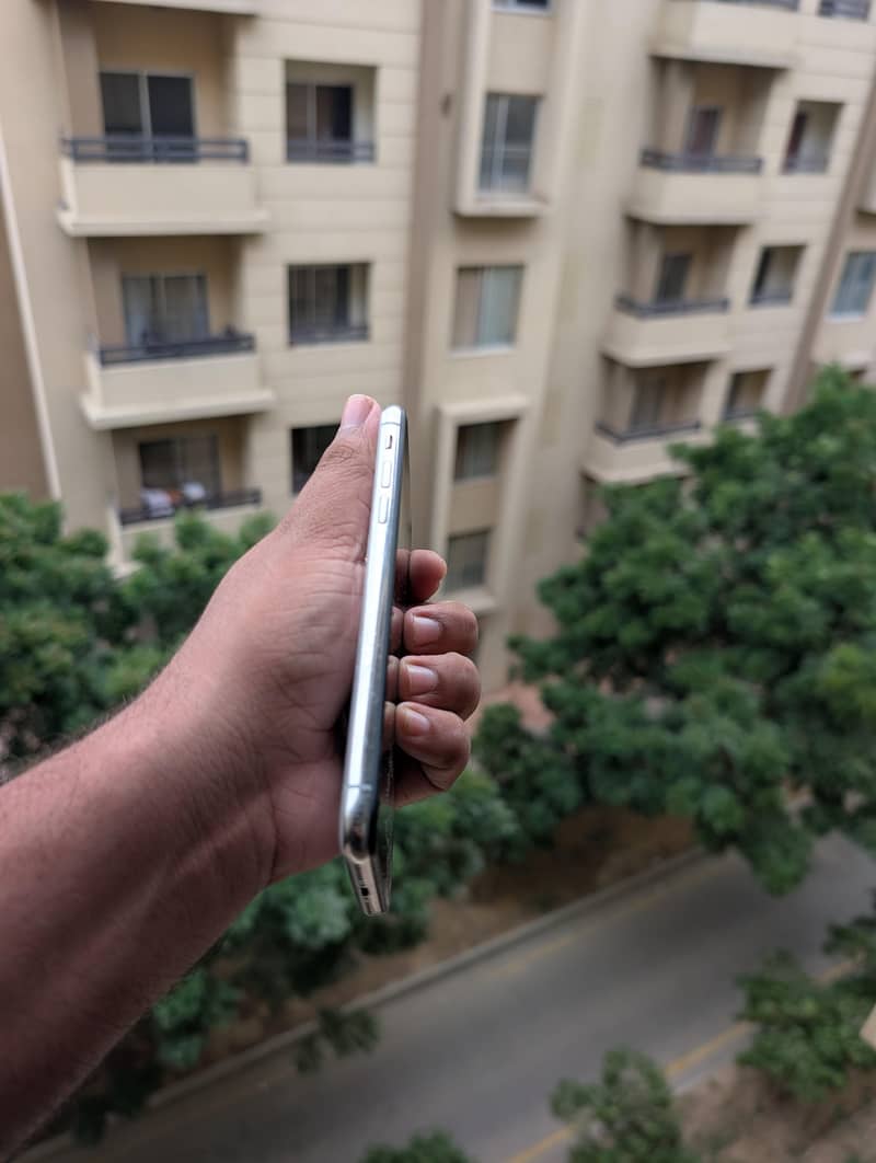 Apple iPhone X 5