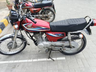 125cc. Honda. 2015 copy fill ok hn fist onwr ka name hn abi