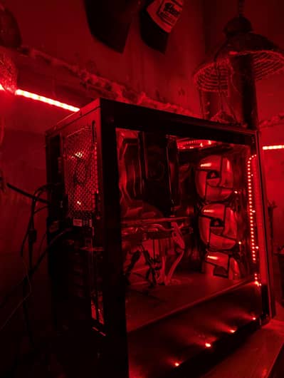 Gaming Pc used but looks and performance is 9/10