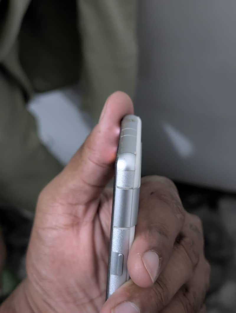 Google Pixel 7a 4