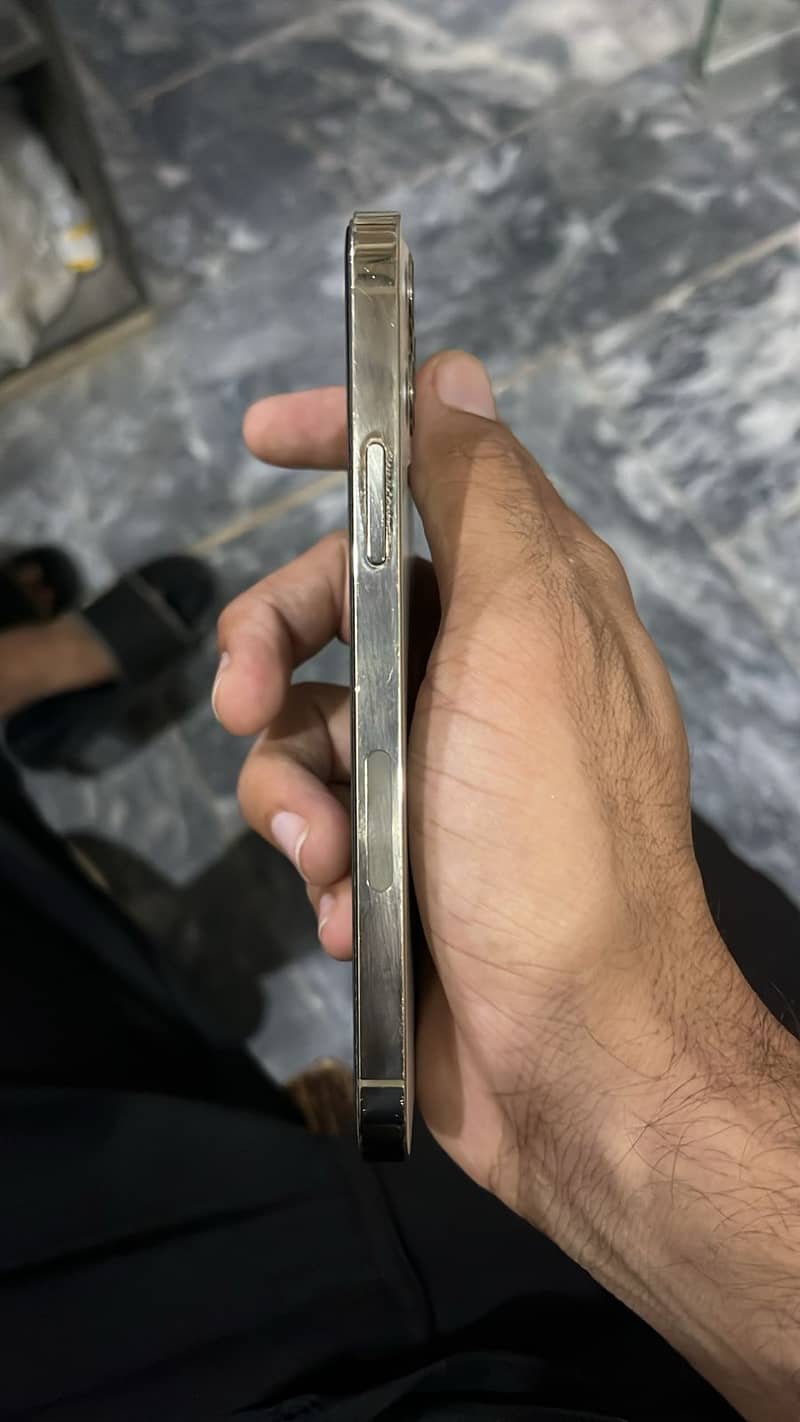 Apple iPhone 12 Pro 2