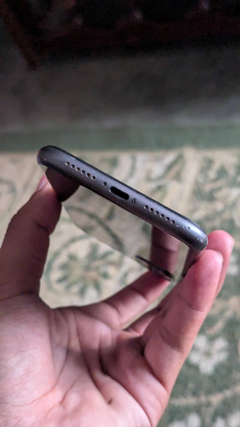 Apple iPhone 11 3